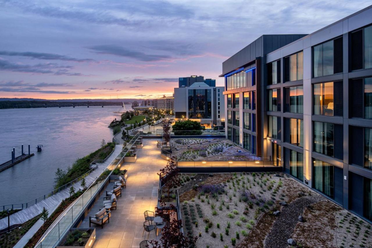 Ac Hotel By Marriott Vancouver Waterfront Exterior photo